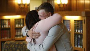 Se encuentra con hombre que recibió el rostro de su marido