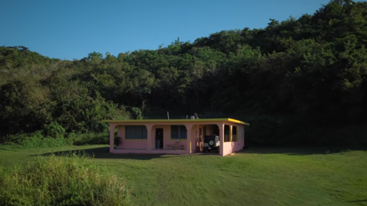 Dueño de La Casita demanda a Bad Bunny 