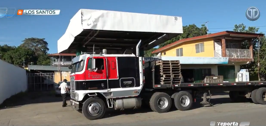 Sujetos roban en estación de combustible de Los Santos.