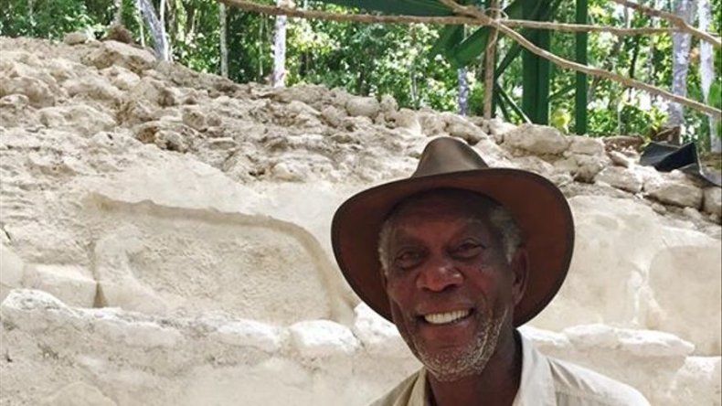 El actor Morgan Freeman invita a visitar ciudad maya en Guatemala