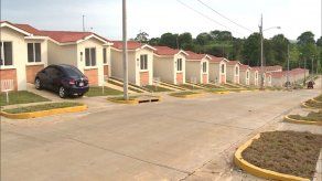 Miviot entrega primeras casas a damnificados de Samaria