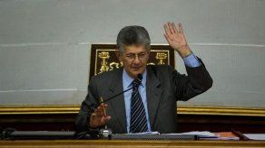 Oposición venezolana decidirá el fin de semana si dialogará con Maduro