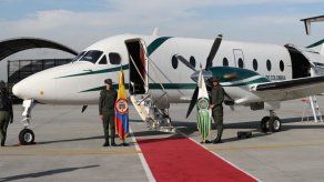 Estados Unidos entrega dos aviones a Colombia para luchar contra narcotráfico