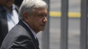 Presidente de México dice que sistema de salud está fraccionado y abandonado