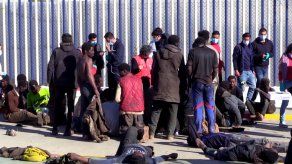 Multitudinario intento de migrantes de cruzar la frontera con España
