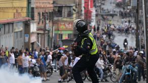 Militares venezolanos expresan absoluta lealtad a Maduro tras cuestionada reelección.