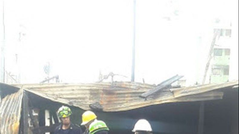Bomberos investigan causa de incendio en Santa Cruz
