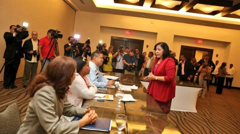 En medio de advertencia de huelga, inicia reunión interministerial con gremios magisteriales