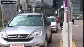 Comienza prueba para cobro de estacionamientos en Multiplaza