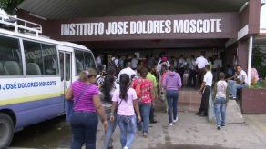 Realizan matrículas en Colegio Moscote en medio de polémica por listado