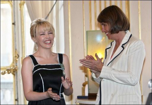 Kylie Minogue es condecorada con Orden de Artes y Letras