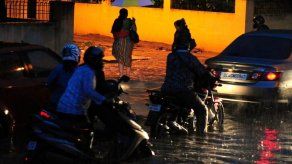 India evacúa a miles de personas antes de ciclón