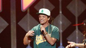 Bruno Mars suspende temporalmente un concierto por culpa de un incendio