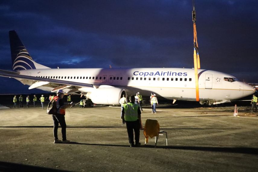 Equipos técnicos del Aeropuerto Internacional de Tocumen y Copa Airlines trabajaron para remover el avión.