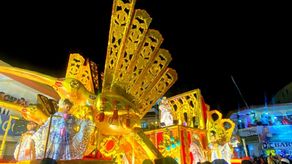 Calle Abajo de Las Tablas en el paseo nocturno del Martes de Carnaval.