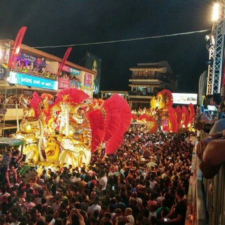 Ana Victoria Castillo en su paseo nocturno del Sábado de Carnaval