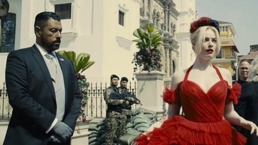 Jaime Newball en una escena de The Suicide Squad junto a Margot Robbie (Harley Quinn).