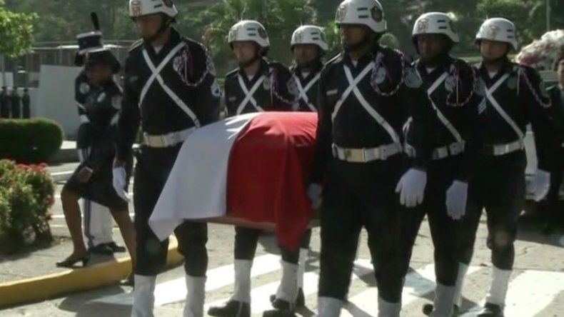 Rinden homenaje y dan último adiós a policía fallecido tras robo a la DGI