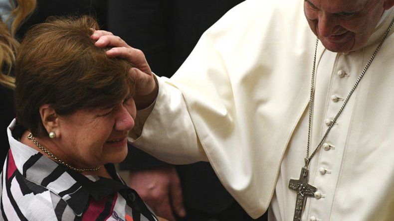 El papa recibe a pacientes de Huntington y sus familiares