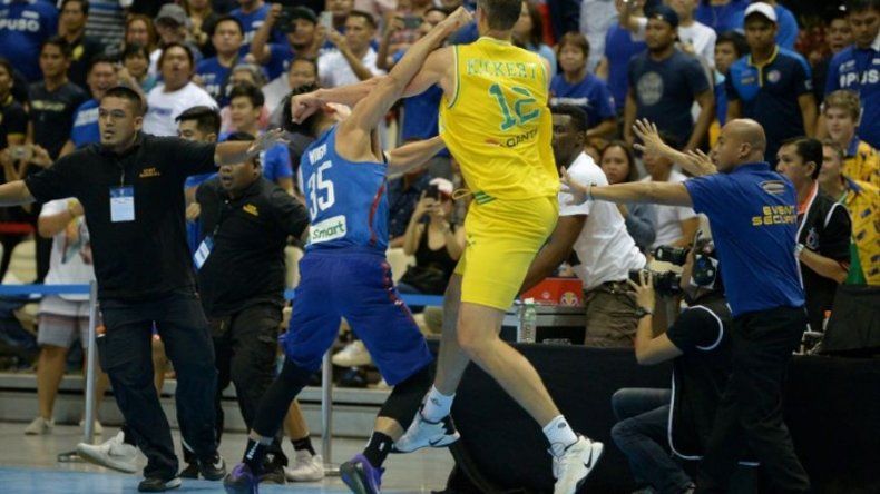 Trece jugadores suspendidos por la pelea multitudinaria en el Filipinas-Australia