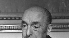 Piden exhumar restos de Neruda por posible envenenamiento