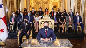 El presidente de la República, Laurentino Cortizo y los ministros de Estado de Panamá.