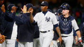 Debut triunfal de Chapman y jonrones de Beltrán