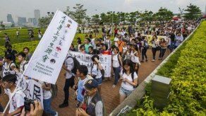Estudiantes de Hong Kong se manifiestan en el distrito financiero