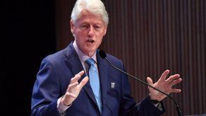 Bill Clinton publica su primera novela: El presidente ha desaparecido