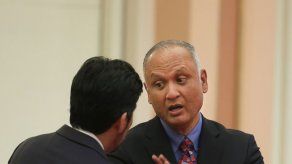 California debate política de acceso a universidad