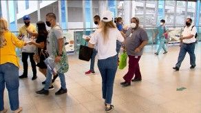 Movimiento Todo Panamá entrega caretas y mascarillas a usuarios del transporte