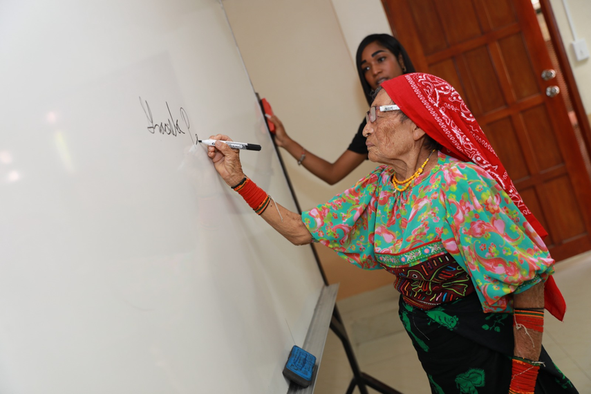 ¡Gran logro! MIDES alfabetizó a 1