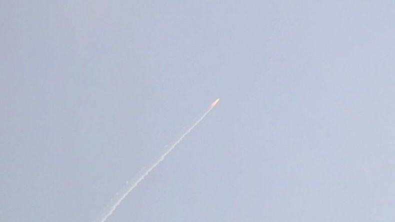 India pone en órbita un récord de 104 satélites con un solo cohete