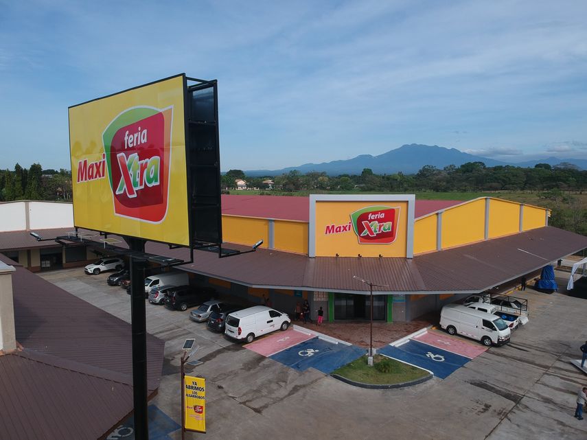 La nueva tienda genera 41 empleos directos y beneficiará a comunidades cercanas como Santa Rosa, Caimito y Dolega. La nueva tienda genera 41 empleos directos y beneficiará a comunidades cercanas como Santa Rosa, Caimito y Dolega.
