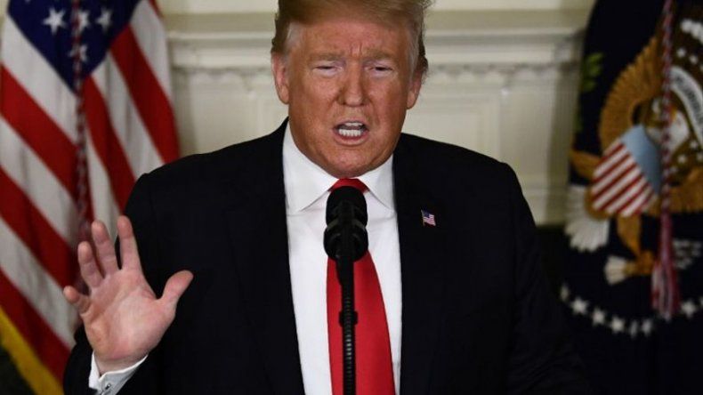 Trump ofrece a demócratas prórroga en programas migratorios a cambio de muro
