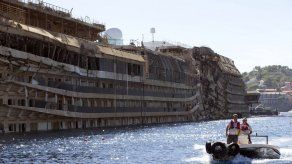 Italia reflota los restos del Costa Concordia