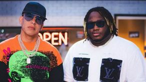Daddy Yankee y Sech han compartido exitos musicales.