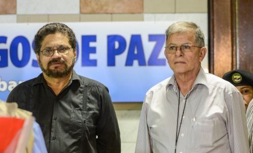 Equipo de gobierno viaja a Cuba para reanudar diálogo con FARC