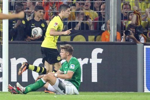Un solitario gol de Lewandoski pone líder de la Bundesliga al Borussia