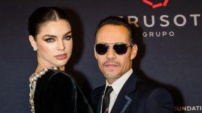Marc Anthony y Nadia Ferreira deslumbran en la gala de su fundación Maestro Cares.