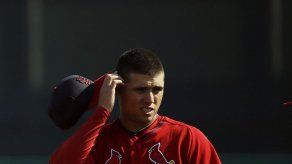 Cardenales presentan al paracorto cubano Díaz