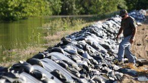 Aguas en zonas anegadas de EU son peligrosas para la salud