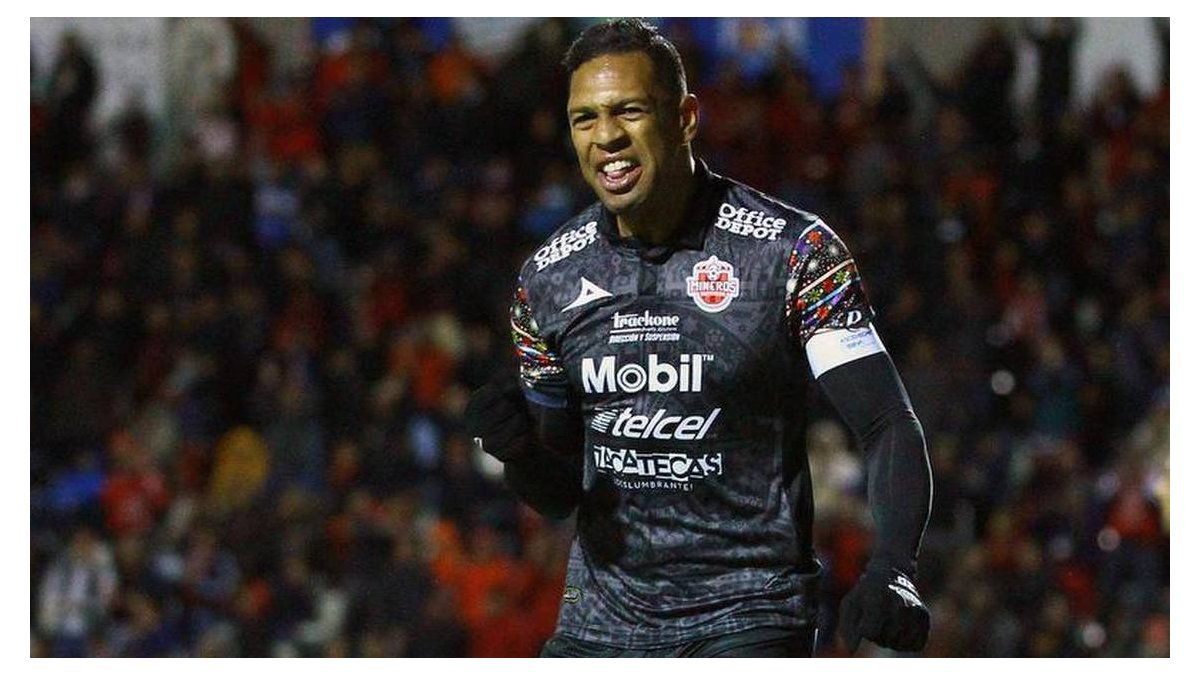 Roberto Nurse, anunció en sus redes sociales su retiro como jugador, pero continuara su carrera en el fútbol como director.