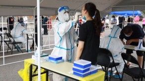 Pekín anuncia una situación extremadamente grave por nuevos casos de coronavirus