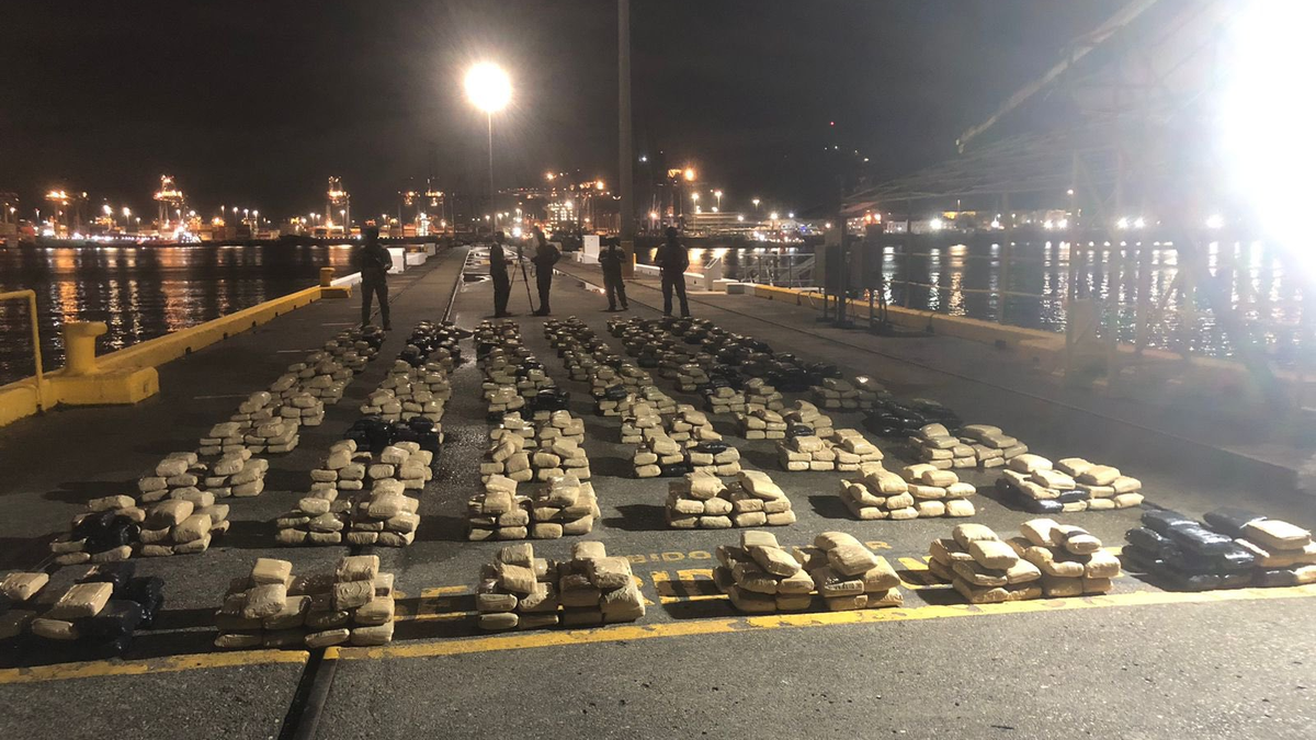 SENAN incauta más de mil paquetes de droga en embarcación al sur de isla San José. SENAN incauta más de mil paquetes de droga en embarcación al sur de isla San José.