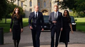Los príncipes Guillermo y Enrique con sus esposas Catalina y Meghan.
