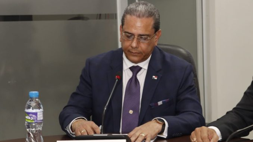 Ministro del MIVIOT sustentó el presupuesto Ministro del MIVIOT sustentó el presupuesto