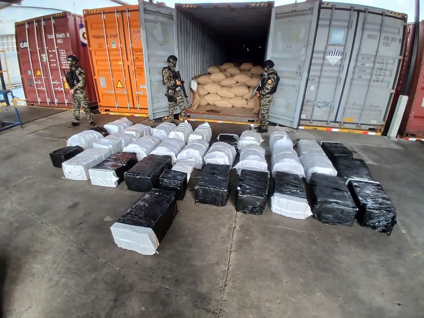 Policía Nacional incauta más de mil paquetes de presunta droga en Colón40 mini