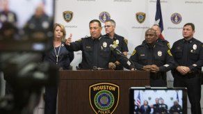 Houston: Policía resulta baleado tras persecución