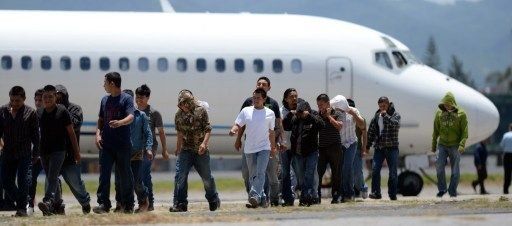 Llegan a Guatemala 383 migrantes deportados por EEUU
